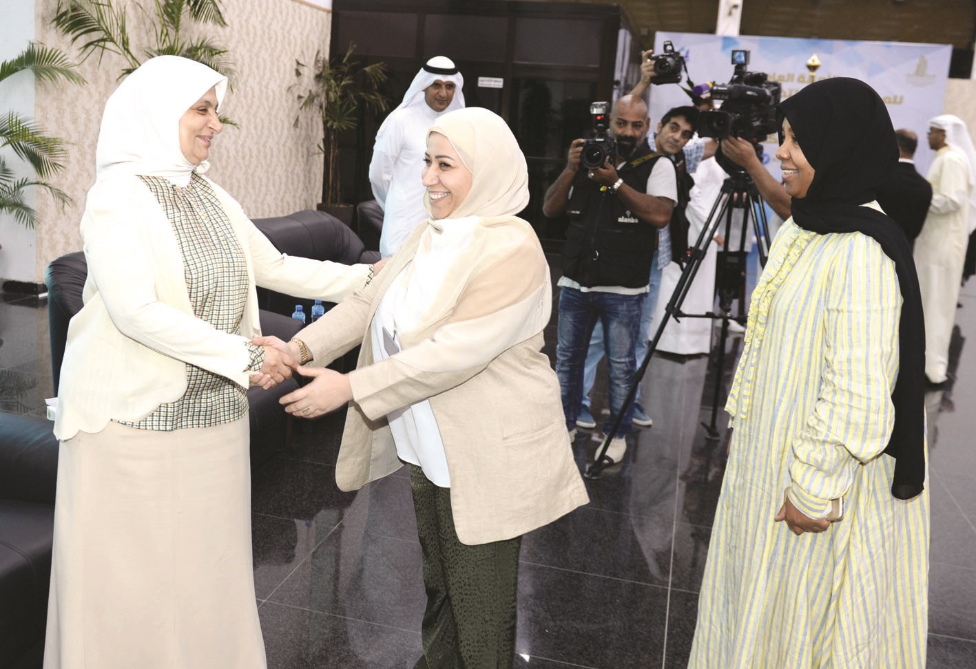 الوزيرة الصبيح تتلقى تهنئة موظفات هيئة ذوي الإعاقة