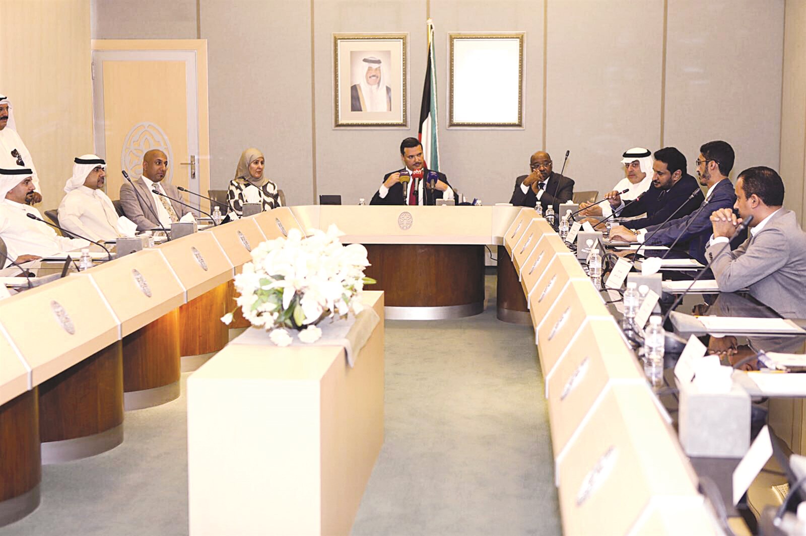 u062cu0627u0646u0628 u0645u0646 u0627u062cu062au0645u0627u0639 u0627u0644u0648u0632u064au0631 u0627u0644u062du0631u0628u064a u0645u0639 u0645u0645u062bu0644u064a u0627u0644u062cu0645u0639u064au0627u062a u0648u0627u0644u0646u0642u0627u0628u0627u062a u0627u0644u0645u0647u0646u064au0629 u0627u0644u0635u062du064au0629