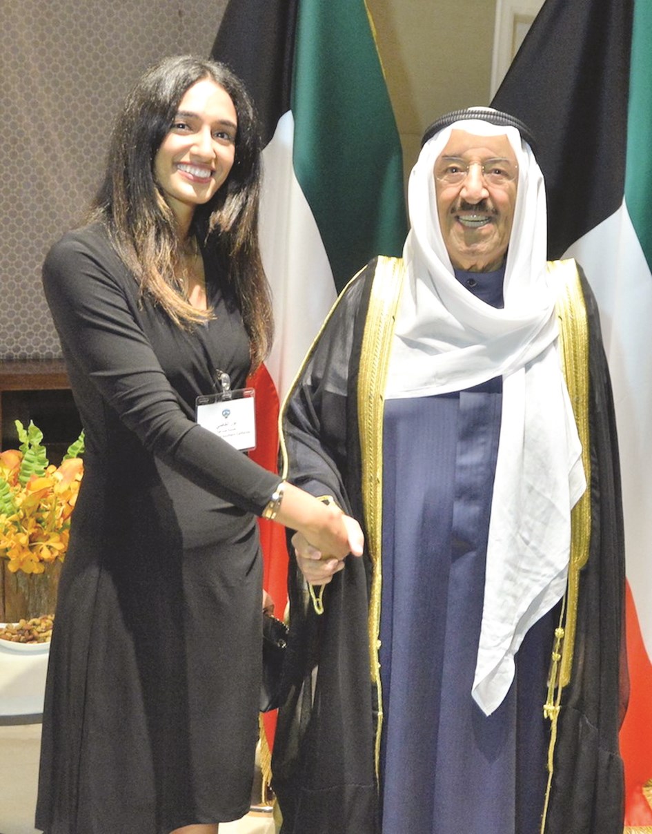 سمو الأمير وإحدى الطالبات