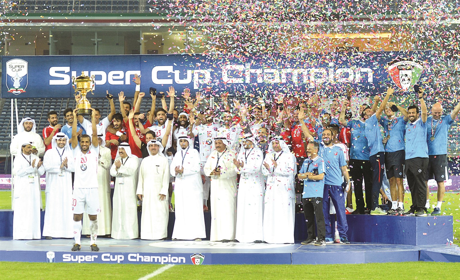 u0644u0627u0639u0628u0648 u00abu0627u0644u0643u0648u064au062au00bb u064au062du062au0641u0644u0648u0646 u0628u0643u0623u0633 u0627u0644u0633u0648u0628u0631 u0623u0645u0633 (u062au0635u0648u064au0631 u0646u0627u064au0641 u0627u0644u0639u0642u0644u0629)