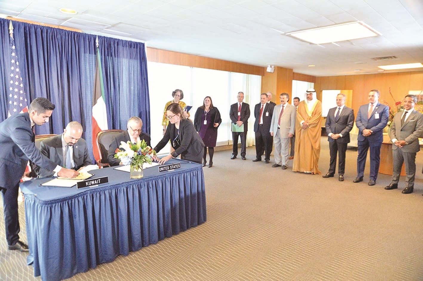 u062au0648u0642u064au0639 u0625u062du062fu0649 u0627u0644u0645u0630u0643u0631u0627u062a u0628u062du0636u0648u0631 u0635u0628u0627u062d u0627u0644u062eu0627u0644u062f