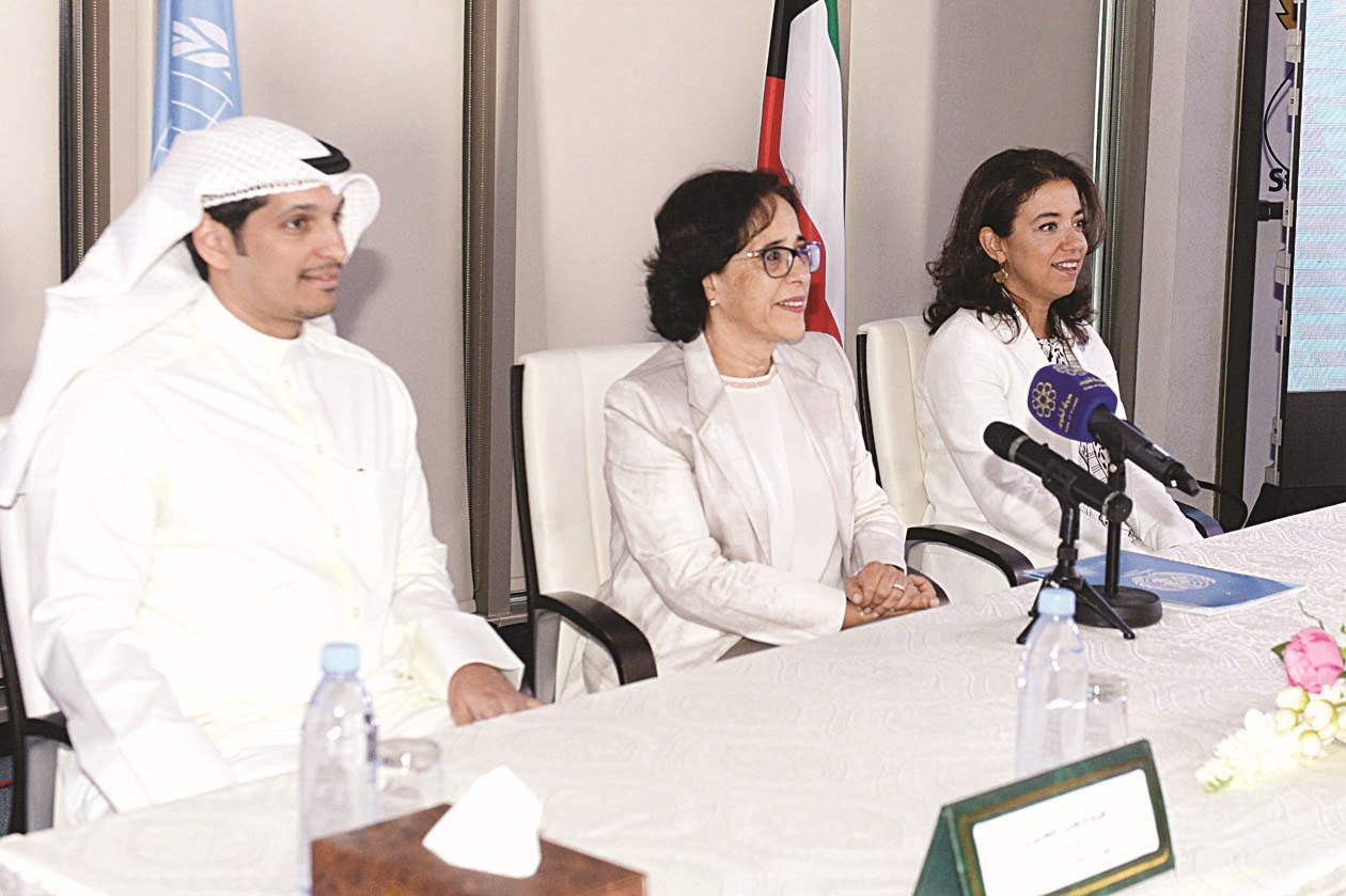 u0627u0644u0645u0637u064au0631u064a u0648u0645u0645u062bu0644u0629 u0627u0644u0623u0645u0645 u0627u0644u0645u062au062du062fu0629 u0641u064a u0627u0644u0645u0624u062au0645u0631 u0627u0644u0635u062du0627u0641u064a (u062au0635u0648u064au0631 u0632u0643u0631u064au0627 u0639u0637u064au0629)