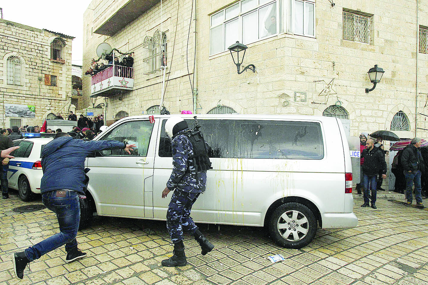 u0622u062bu0627u0631 u0627u0644u0628u064au0636 u0639u0644u0649 u0633u064au0627u0631u0629 u0627u0644u0628u0637u0631u064au0631u0643 u062bu064au0648u0641u064au0644u0648u0633 u062eu0644u0627u0644 u0627u0639u062au0631u0627u0636u0647u0627 u0641u064a u0628u064au062a u0644u062du0645tt (u0627 u0641 u0628)