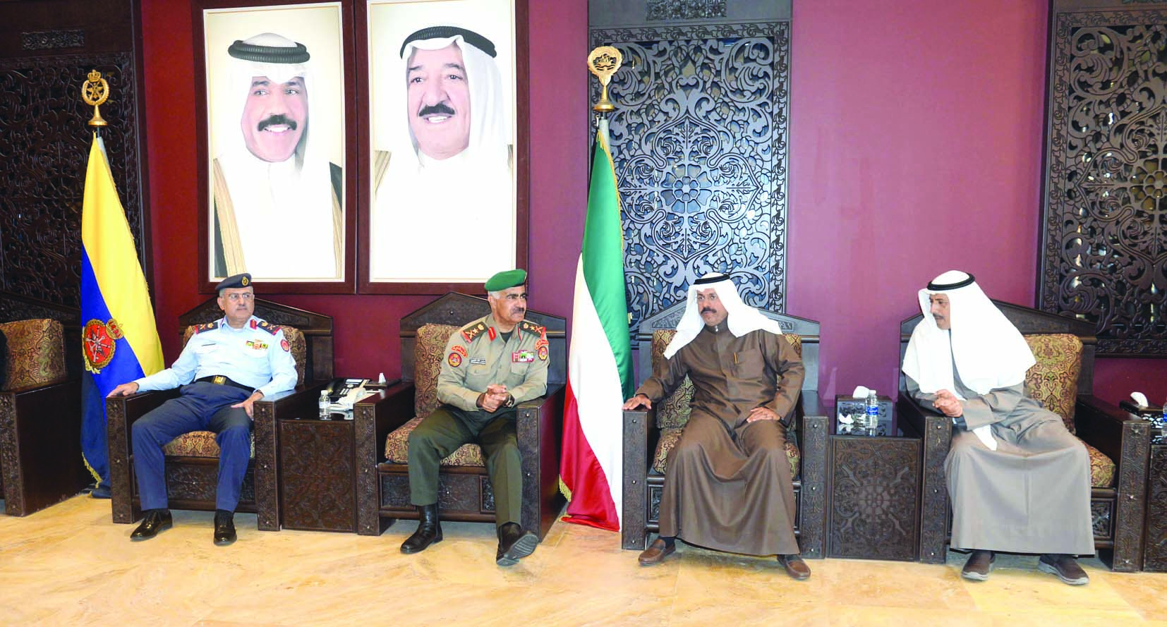 أحمد النواف واللواء أنور المزيدي مهنئين