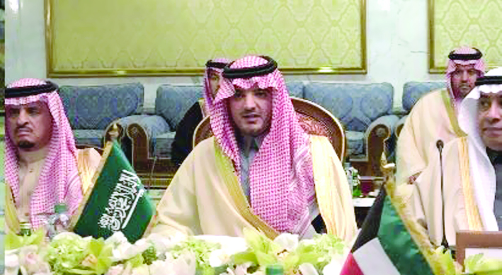 عبدالعزيز بن سعود مترئساً الوفد السعودي 