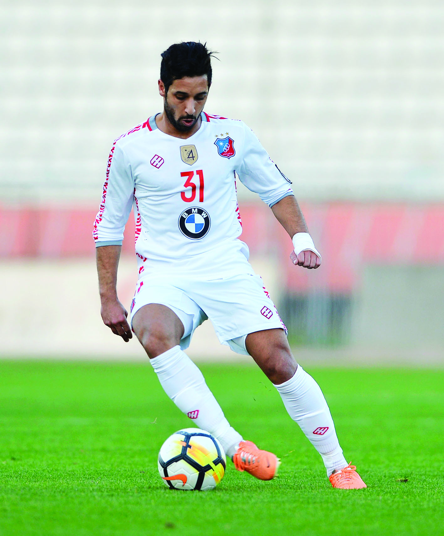 u0641u0627u0636u0644 u0641u064a u0638u0647u0648u0631u0647 u0627u0644u0623u0648u0644 u0645u0639 u00abu0627u0644u0643u0648u064au062au00bb... u0623u0645u0627u0645 u0627u0644u0635u0644u064au0628u062eu0627u062at(u0627u0644u0623u0632u0631u0642 u062fu0648u062a u0643u0648u0645)