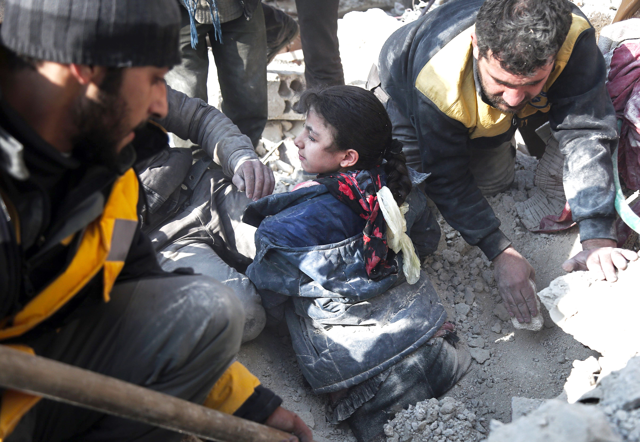 u0627u0646u062au0634u0627u0644 u0637u0641u0644u0629 u0645u0646 u062au062du062a u0627u0644u0623u0646u0642u0627u0636 u0648u0633u0637 u0627u0644u062fu0645u0627u0631 u0627u0644u0646u0627u062cu0645 u0639u0646 u0627u0644u0642u0635u0641 u0641u064a u0628u0644u062fu0629 u062du0645u0648u0631u064au0629 u0628u0627u0644u063au0648u0637u0629 u0627u0644u0634u0631u0642u064au0629 u0644u062fu0645u0634u0642 t(u0627 u0641 u0628)