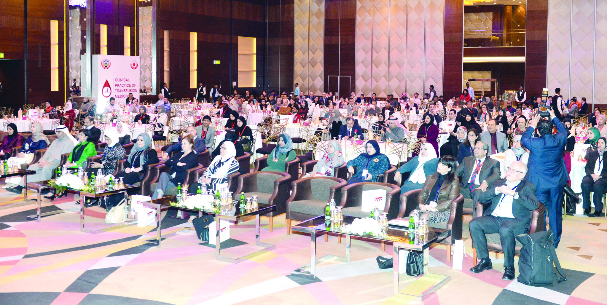 حضور المؤتمر 	(تصوير زكريا عطية)