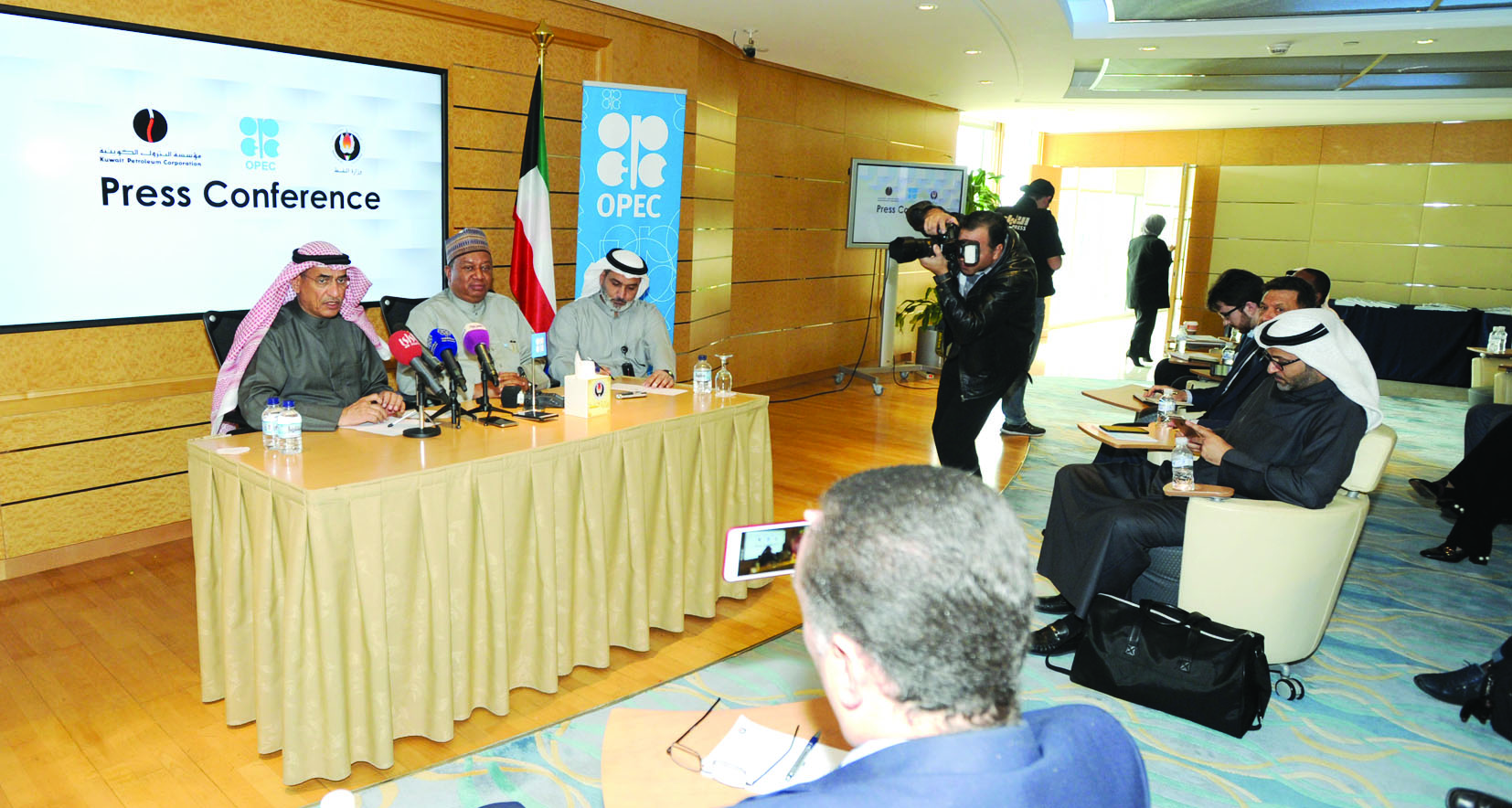 جانب من المؤتمر بحضور محافظ الكويت في «أوبك»	 (تصوير كرم ذياب)