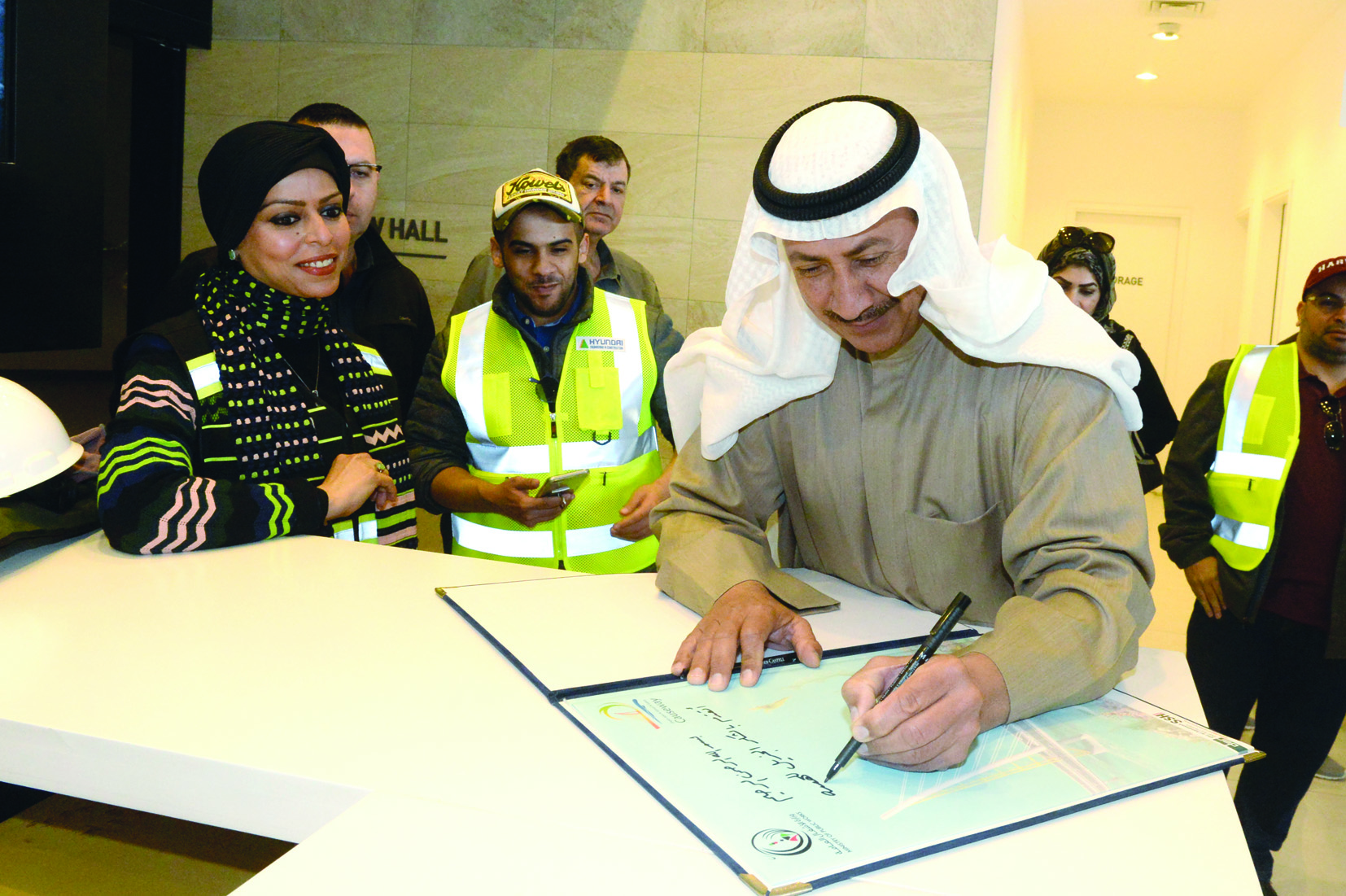 الوزير يسجل كلمة شكر