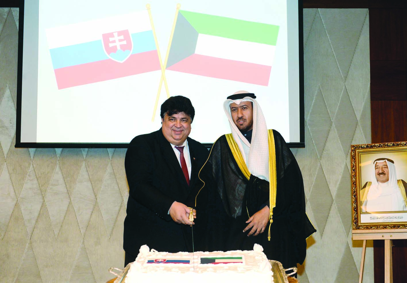 u0627u0644u0639u0641u0627u0633u064a u0645u0634u0627u0631u0643u0627u064b u0627u0644u0633u0641u064au0631 u0627u0644u0633u0644u0648u0641u0627u0643u064a u0642u0637u0639 u0642u0627u0644u0628 u0627u0644u062du0644u0648u0649        t   (u062au0635u0648u064au0631 u0632u0643u0631u064au0627 u0639u0637u064au0629)