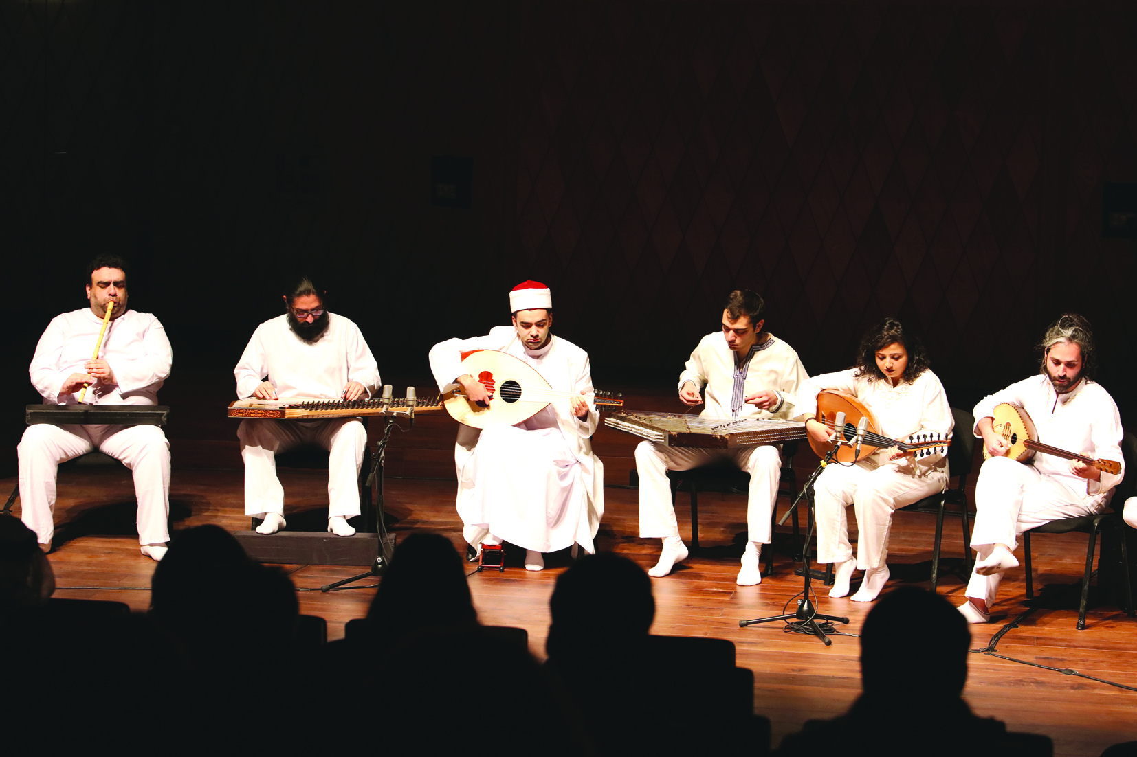 u0645u0635u0637u0641u0649 u0633u0639u064au062f u0645u0639 u0641u0631u0642u062au0647 u0627u0644u0645u0648u0633u064au0642u064au0629 