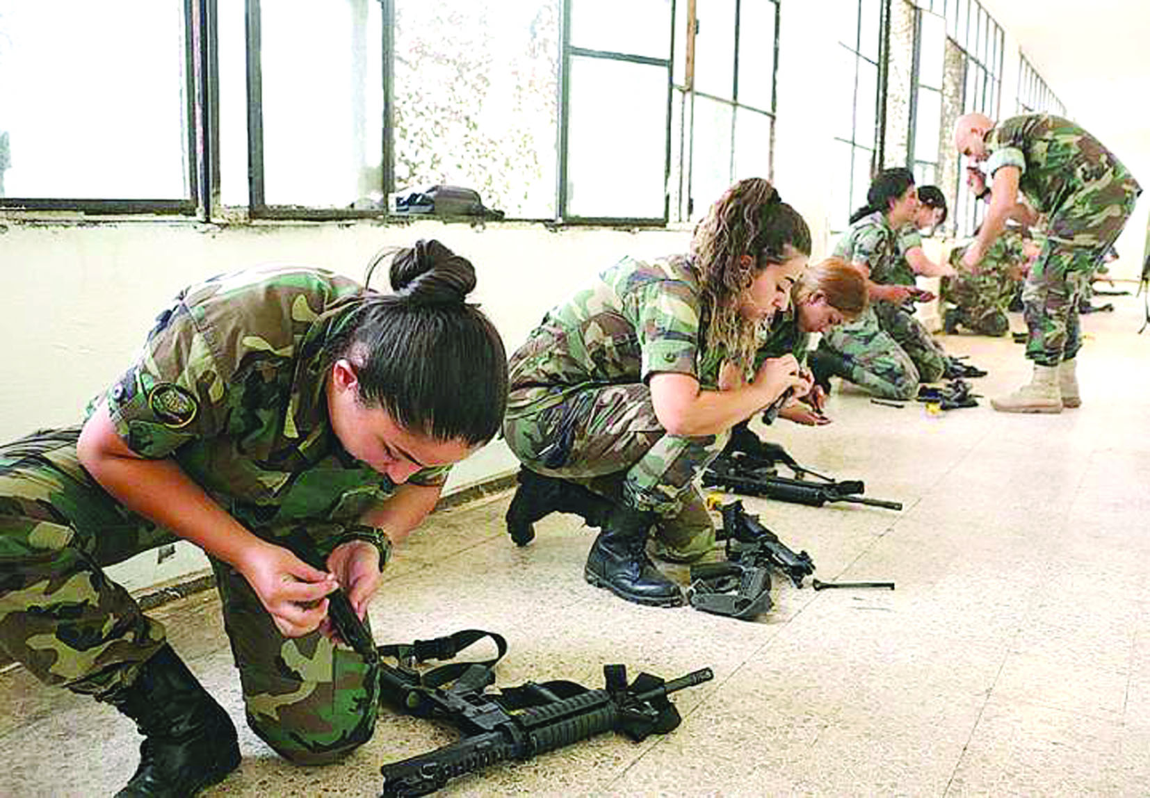 فتيات في الجيش اللبناني