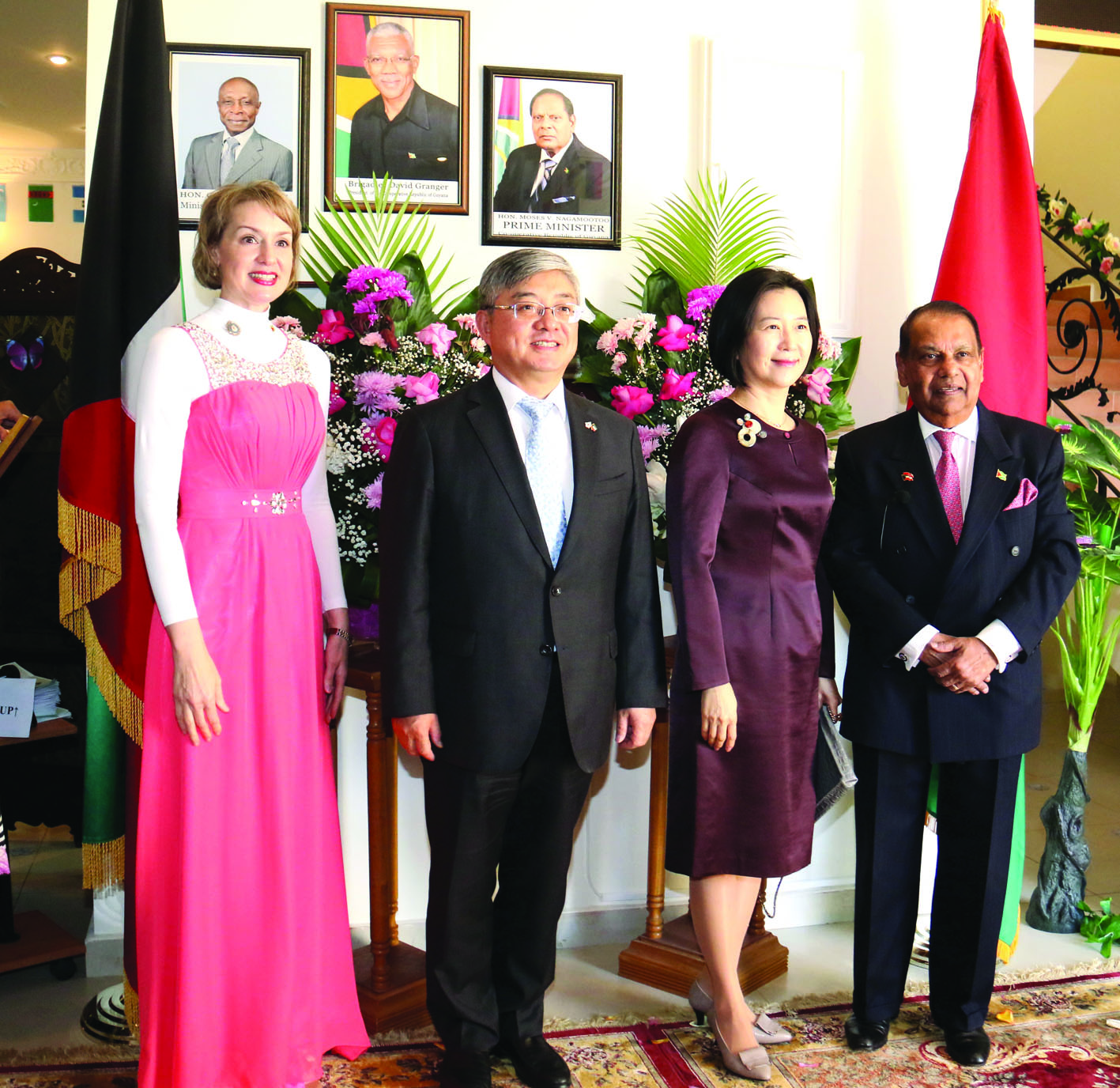 u0627u0644u0633u0641u064au0631 u0639u0644u064a u0648u062du0631u0645u0647 u0641u064a u0627u0633u062au0642u0628u0627u0644 u0627u0644u0645u0647u0646u0626u064au0646 u0628u0630u0643u0631u0649 u0627u0641u062au062au0627u062d u0633u0641u0627u0631u0629 u0628u0644u0627u062fu0647 t(u062au0635u0648u064au0631 u0628u0633u0627u0645 u0632u064au062fu0627u0646)