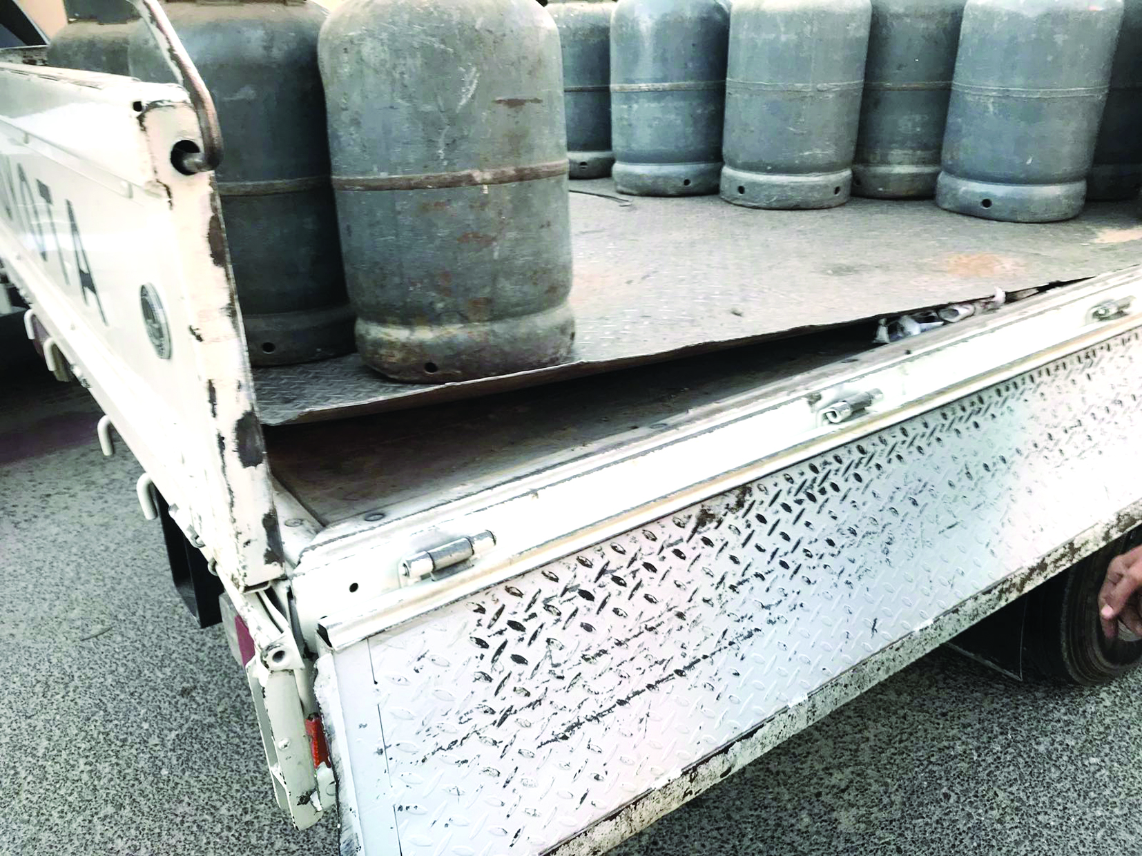 u0633u064au0627u0631u0629 u062au0648u0632u064au0639 u0627u0633u0637u0648u0627u0646u0627u062a u063au0627u0632 u0645u062eu0627u0644u0641u0629 u0644u0634u0631u0648u0637 u0627u0644u0623u0645u0646 u0648u0627u0644u0633u0644u0627u0645u0629