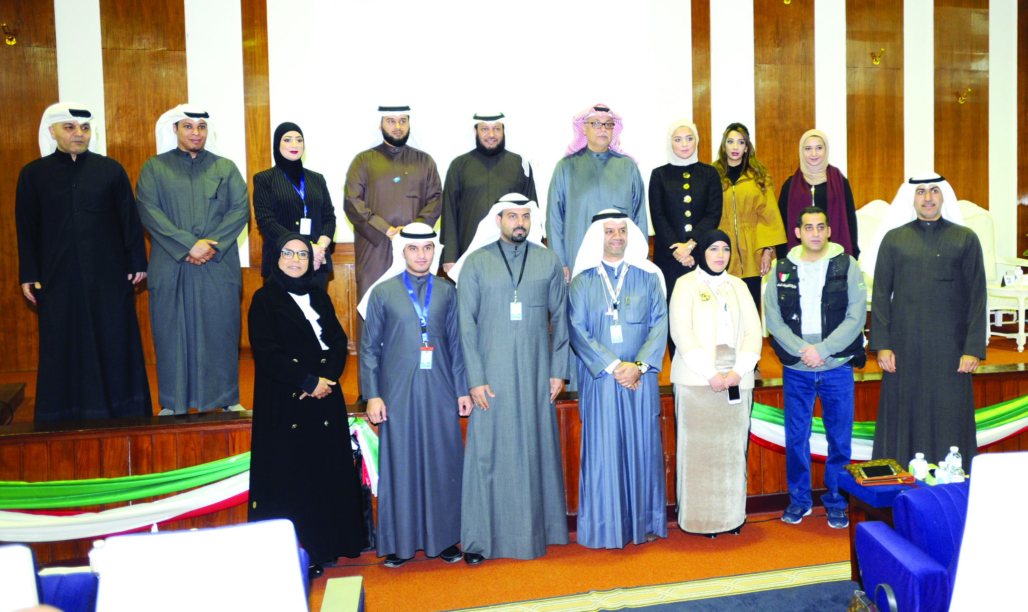 u0627u0644u0639u0648u0646 u0648u0627u0644u0641u0631u064au062c u064au062au0648u0633u0637u0627u0646 u0627u0644u0645u0634u0627u0631u0643u064au0646 u0641u064a u0627u0644u0646u062fu0648u0629 (u062au0635u0648u064au0631 u0643u0631u0645 u0630u064au0627u0628)