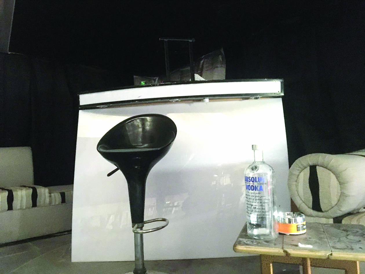 من داخل الخيمة المشبوهة