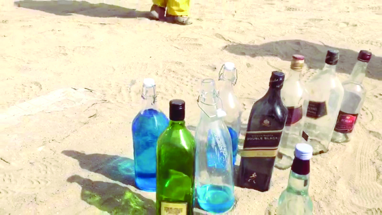 زجاجات خمور متنوعة في الموقع