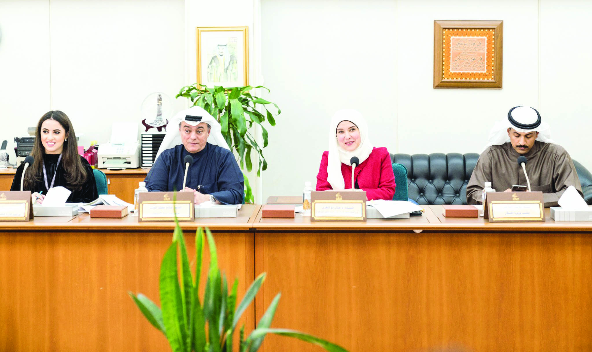 u0628u0648u0634u0647u0631u064a u0648u0627u0644u0645u0636u0641 u0641u064a u0627u062cu062au0645u0627u0639 u0644u062cu0646u0629 u0627u0644u0645u0631u0623u0629 u0627u0644u0628u0631u0644u0645u0627u0646u064au0629