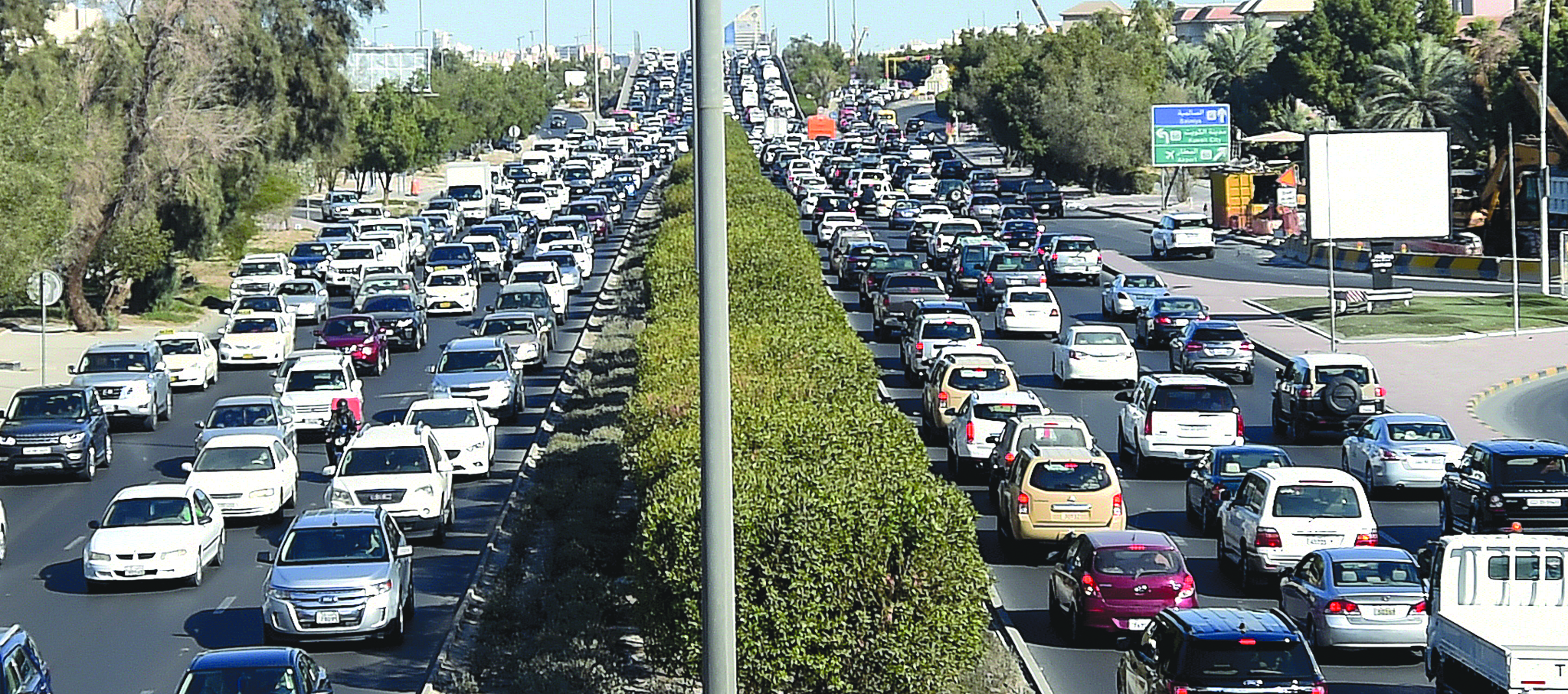 u0627u0644u0627u0632u062fu062du0627u0645 u0641u064a u0627u0644u0627u062au062cu0627u0647u064au0646 u0639u0644u0649 u00abu0627u0644u0631u0627u0628u0639u00bb u0623u0645u0633t(u062au0635u0648u064au0631 u0623u0633u0639u062f u0639u0628u062fu0627u0644u0644u0647)