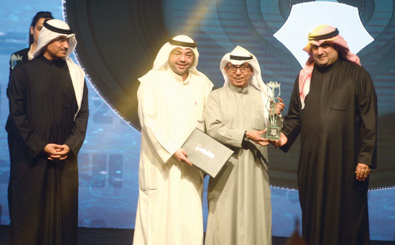 ... وجمال اللهو متسلماً تكريم الراحلة مريم الغضبان