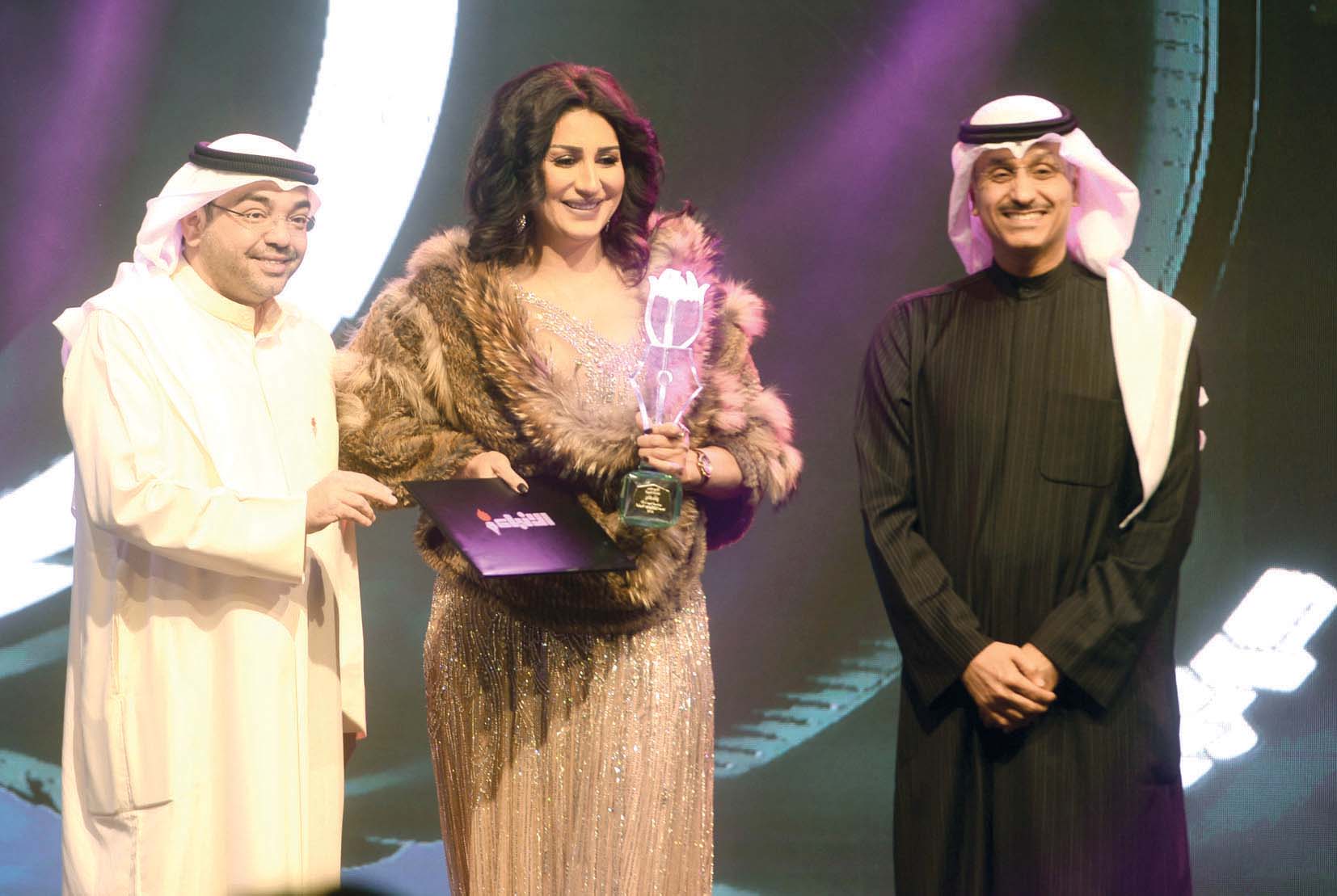 ... ووفاء عامر