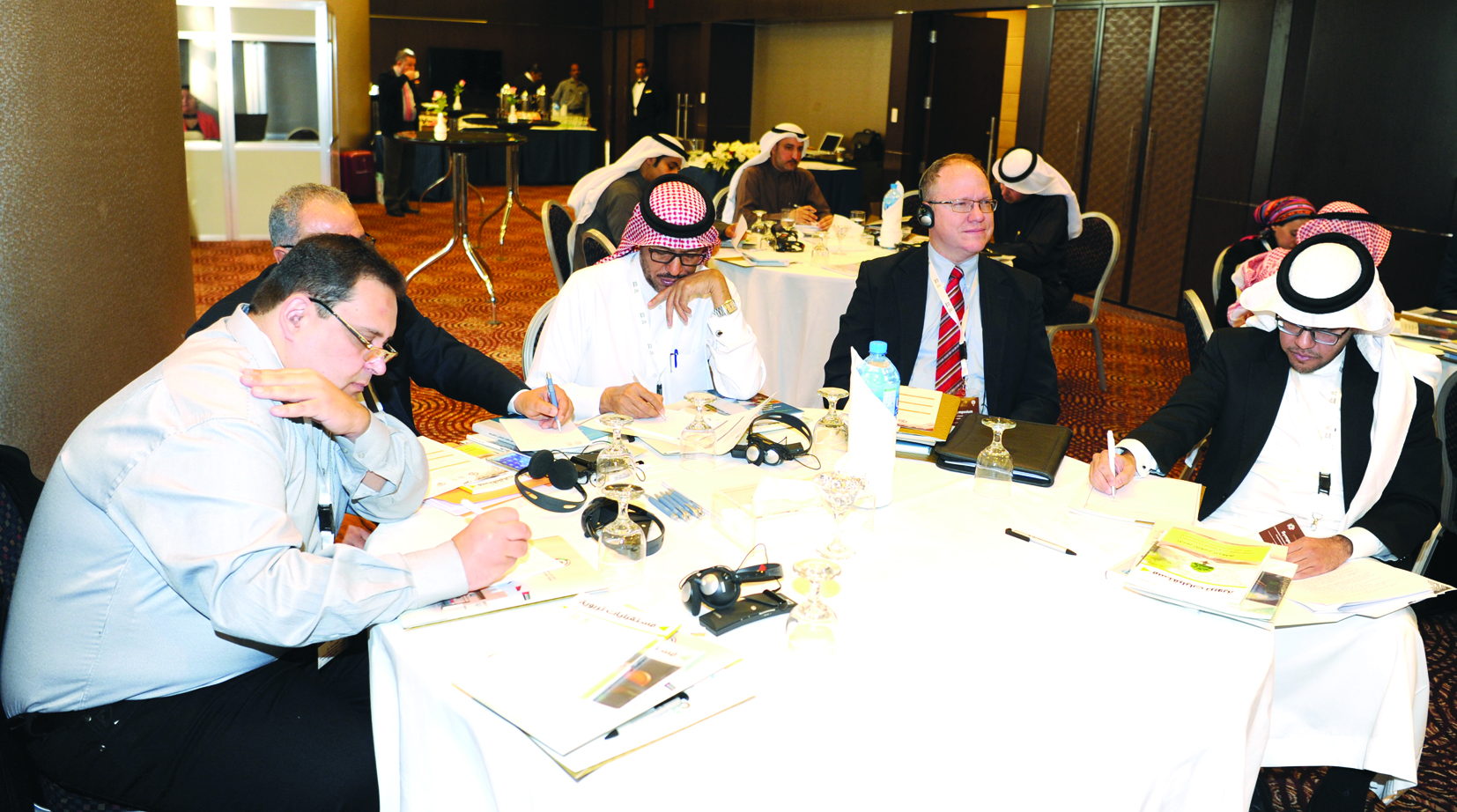 u062cu0627u0646u0628 u0645u0646 u0627u0644u062du0636u0648u0631tt(u062au0635u0648u064au0631 u0637u0627u0631u0642 u0639u0632 u0627u0644u062fu064au0646)