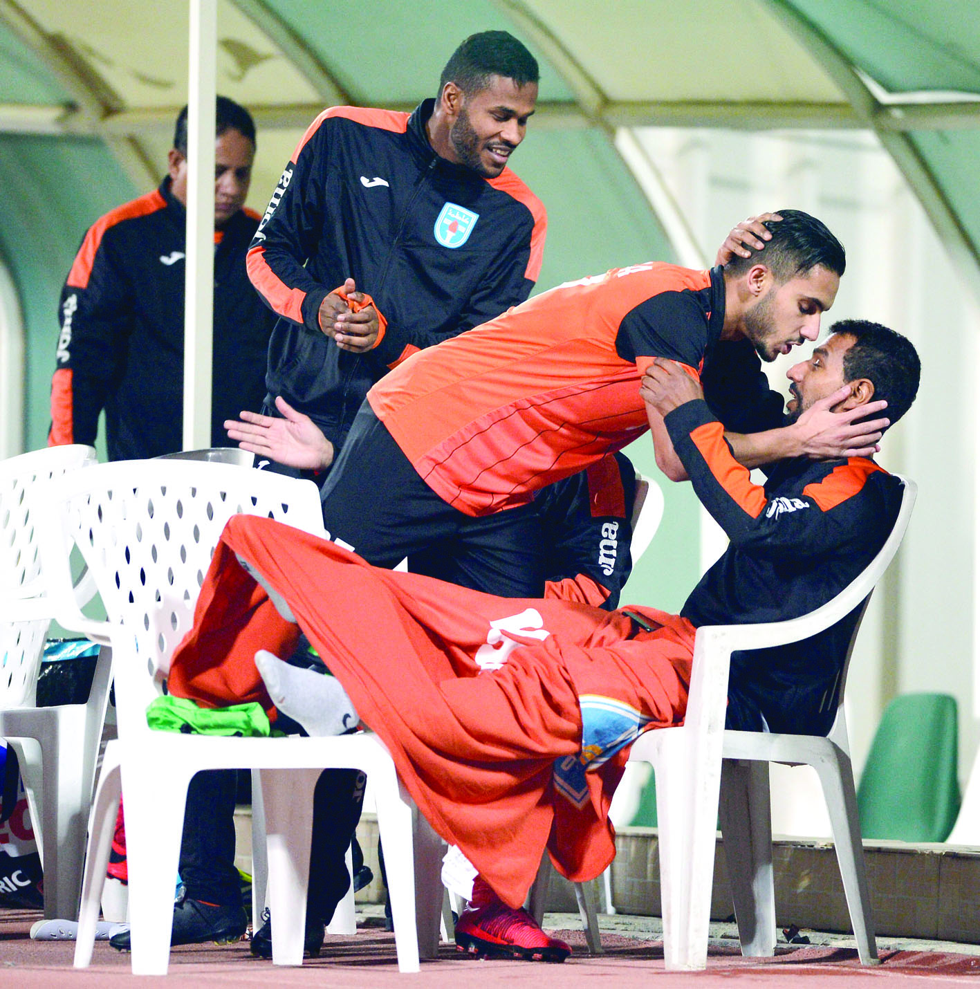 u0644u0627u0639u0628u0648 u0643u0627u0638u0645u0629 u064au0646u062au0638u0631u0648u0646 u0639u0648u062fu0629 u0627u0644u0642u0627u0626u062f u0627u0644u0648u0647u064au0628 t  (u0627u0644u0623u0632u0631u0642 u062fu0648u062a u0643u0648u0645)