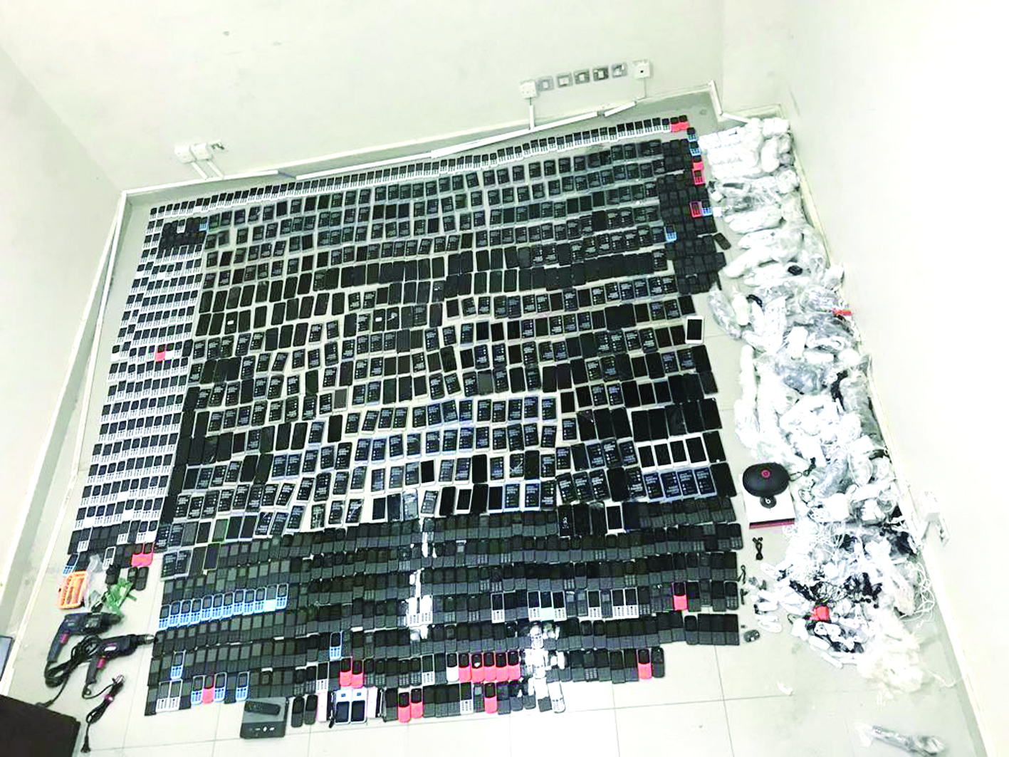 u0627u0644u0647u0648u0627u062au0641 u0627u0644u0645u0636u0628u0648u0637u0629 u0648u0645u0644u062du0642u0627u062au0647u0627