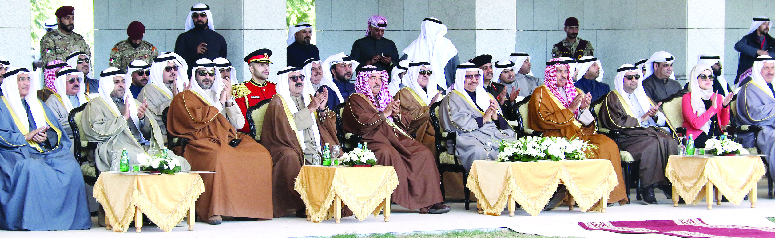 المبارك يتوسط الوزراء ومسؤولي الدولة في الحفل	(تصوير أسعد عبدالله)