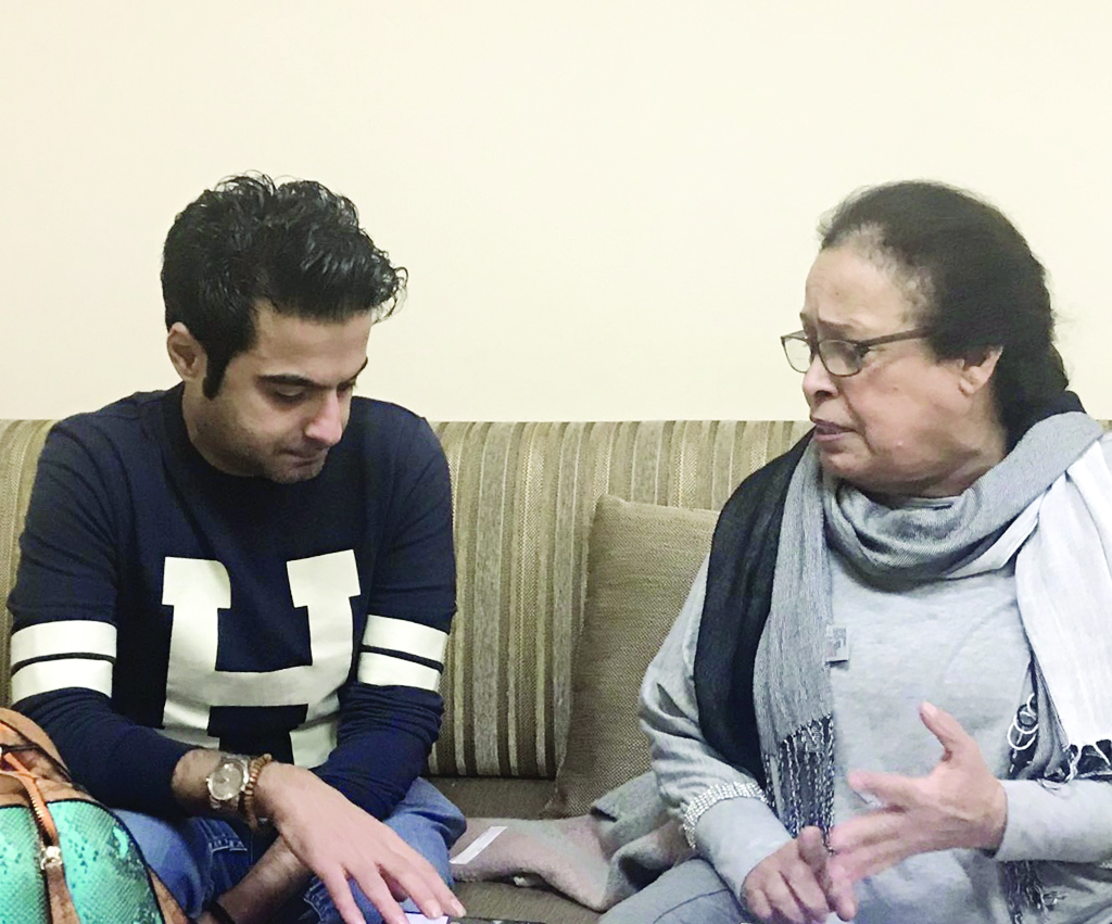 حياة الفهد متحدثة إلى الزميل حمود العنزي