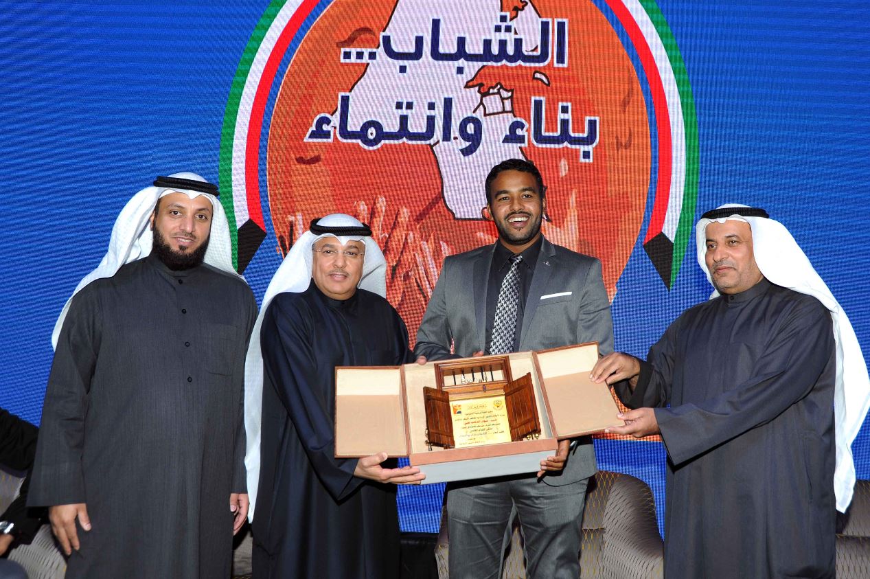 تكريم المعلق سوار الدهب 