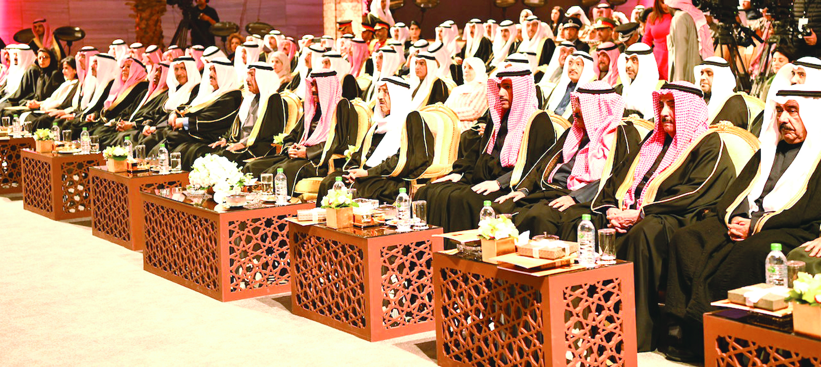 صاحب السمو يتوسط كبار الحضور