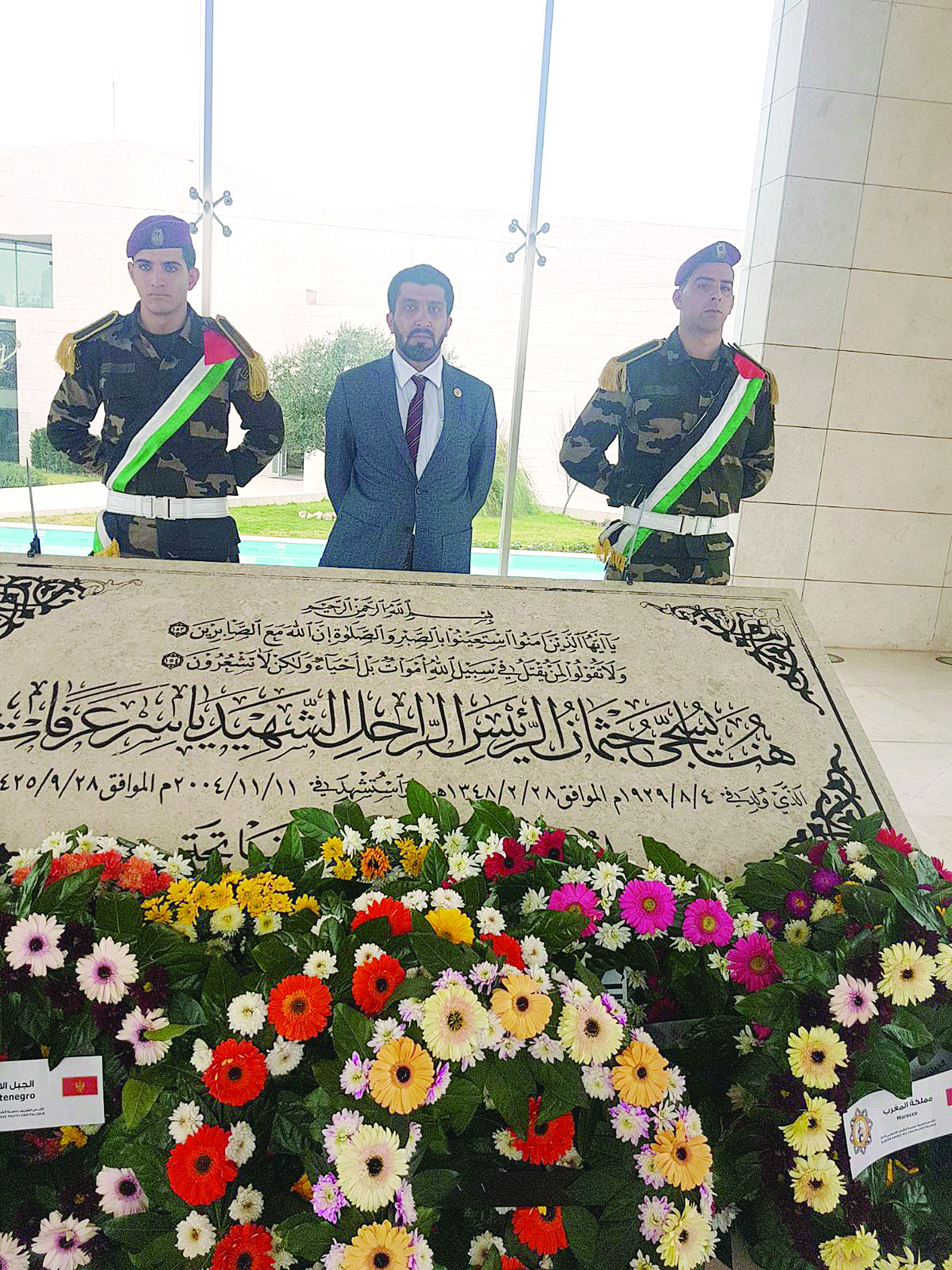 الزميل غانم السليماني أمام ضريح ياسر عرفات