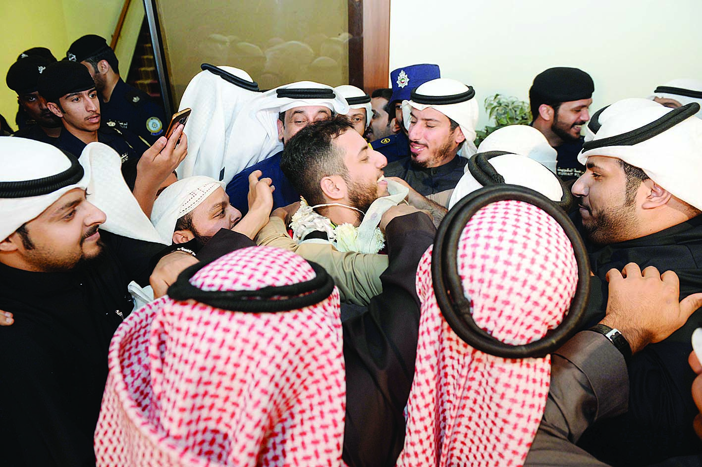 زحام في استقبال العازمي