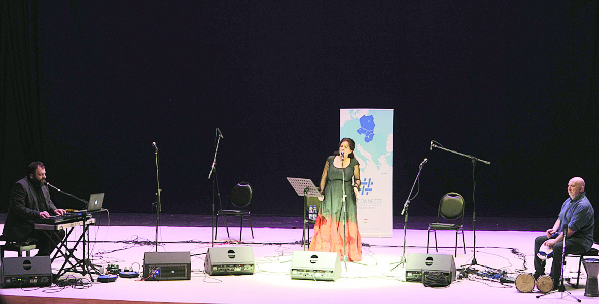 فرقة «فيشغراد 4»	 (تصوير طارق عزالدين)