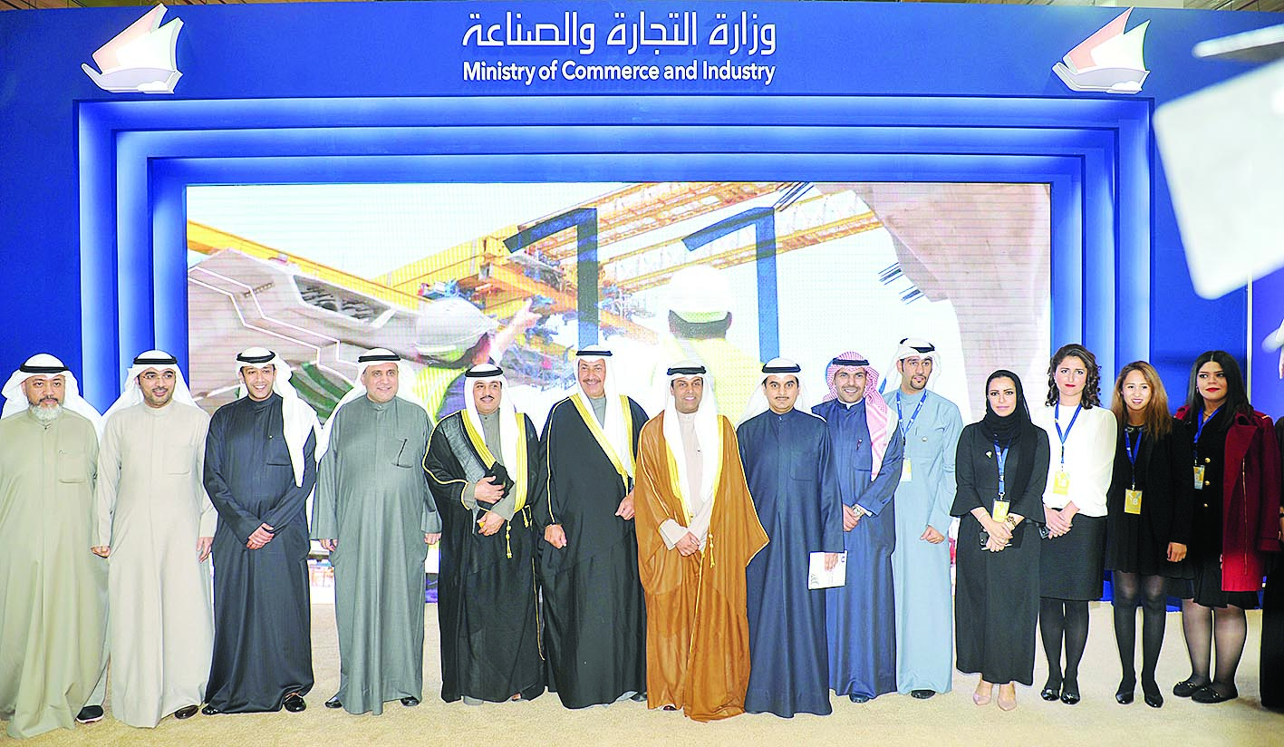 الرومي في جناح «التجارة» 	(تصوير سعد هنداوي)