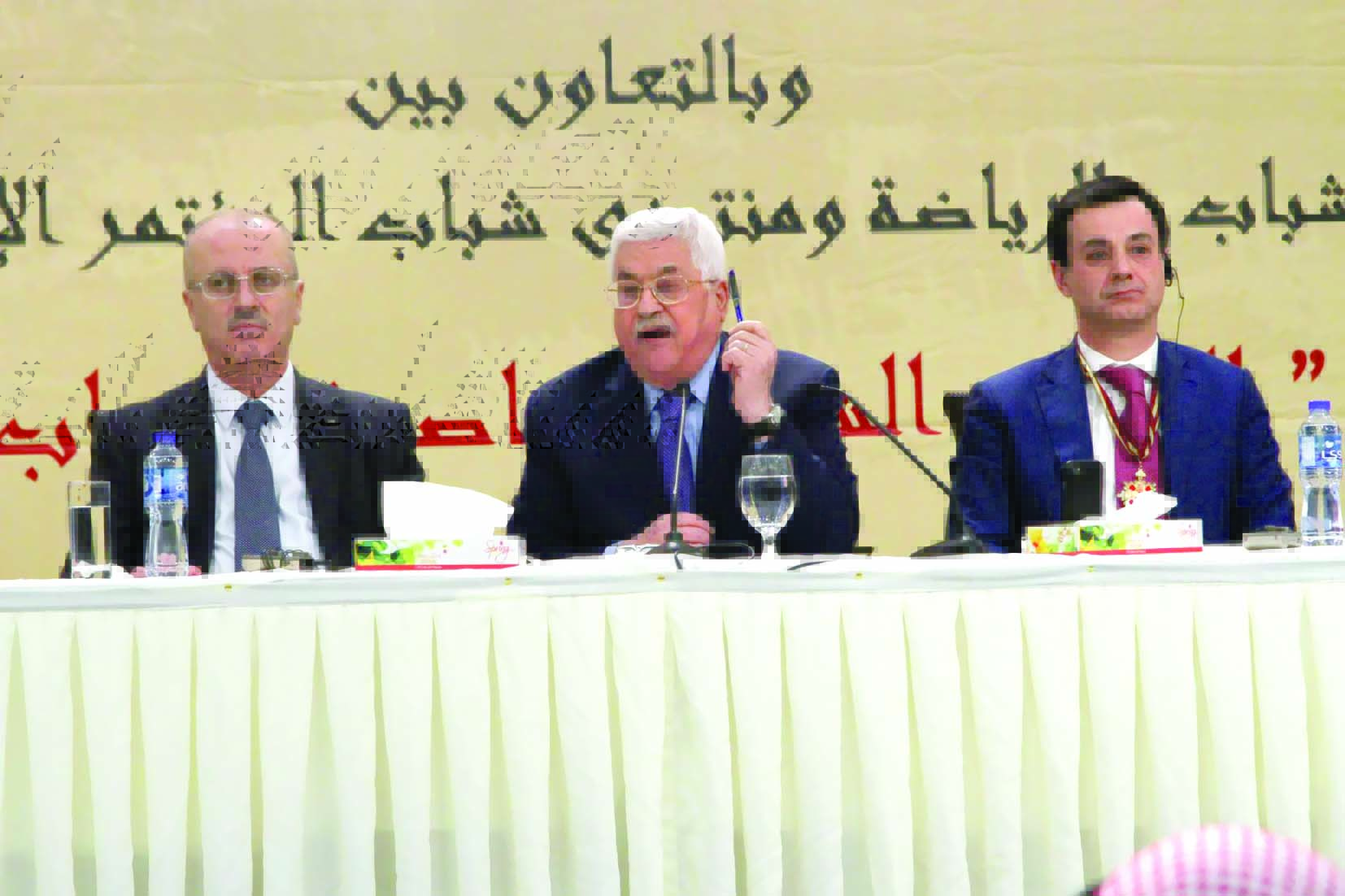 عباس يتحدث في افتتاح المؤتمر