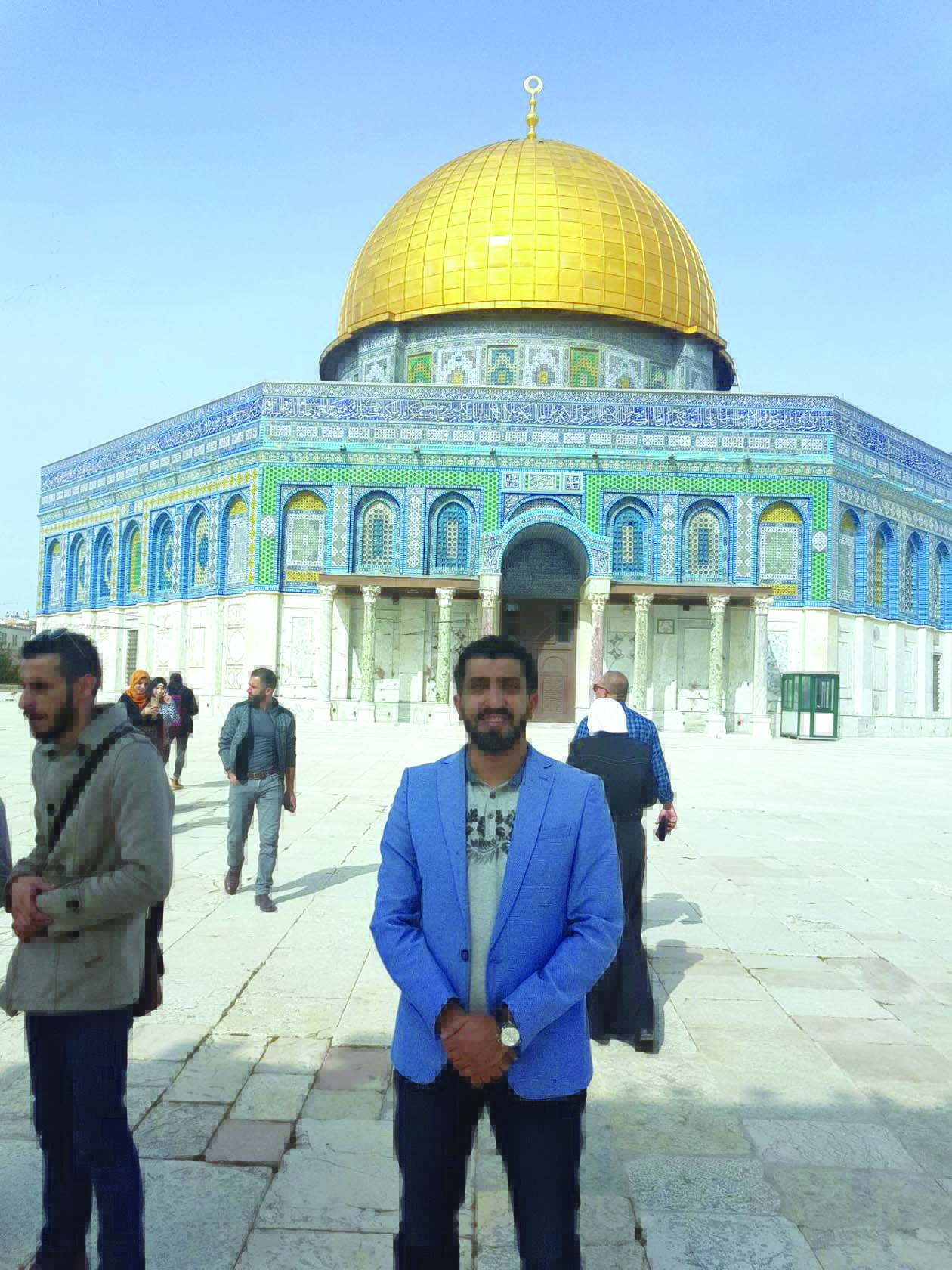 الزميل غانم السليماني في باحة المسجد الأقصى