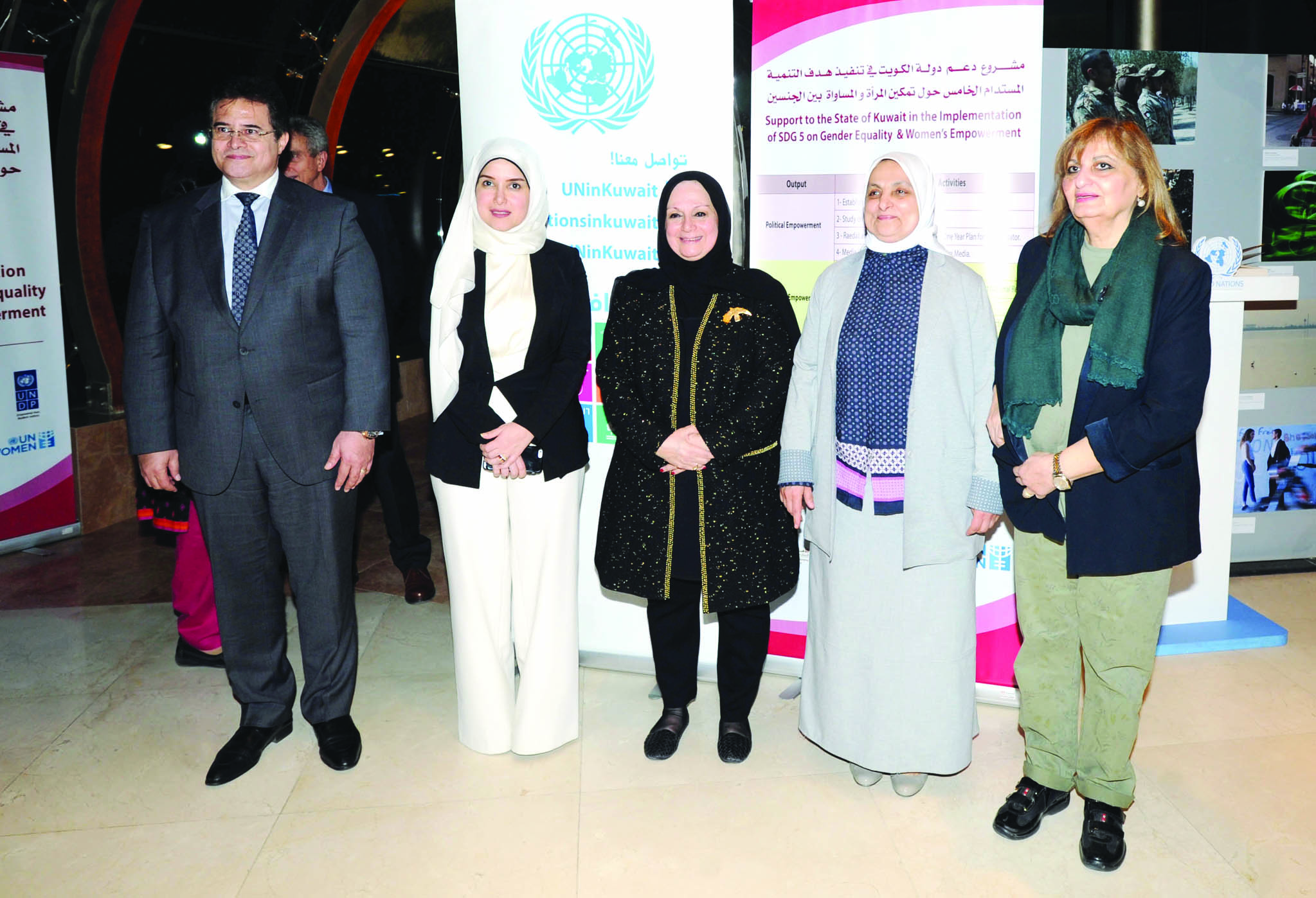 الصبيح ولبنى القاضي وجنان بوشهري وطارق الشيخ                  	                                  (تصوير كرم ذياب)