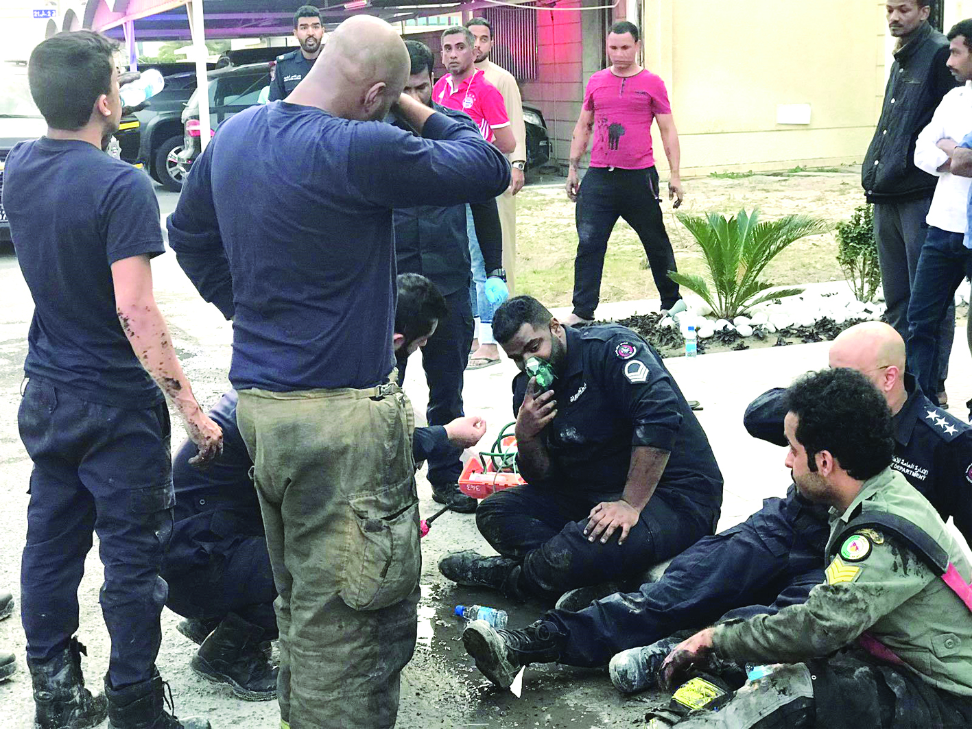 ... وعلاج أحد الإطفائيين 