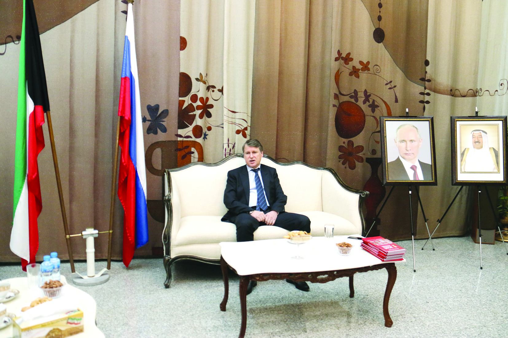 u0627u0644u0633u0641u064au0631 u0633u0648u0644u0648u0645u0627u062au064au0646 u0641u064a u0645u0624u062au0645u0631u0647 u0627u0644u0635u062du0627u0641u064at (u062au0635u0648u064au0631 u0628u0633u0627u0645 u0632u064au062fu0627u0646)