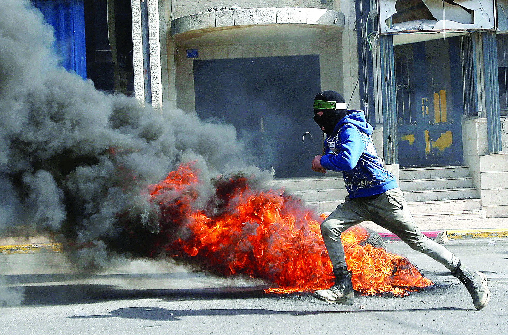 u0645u062au0638u0627u0647u0631 u0641u0644u0633u0637u064au0646u064a u064au062cu0631u064a u062eu0644u0627u0644 u0645u0648u0627u062cu0647u0627u062a u0645u0639 u0627u0644u0642u0648u0627u062a u0627u0644u0625u0633u0631u0627u0626u064au0644u064au0629 u0641u064a u0628u064au062a u0644u062du0645 t(u0631u0648u064au062au0631u0632)