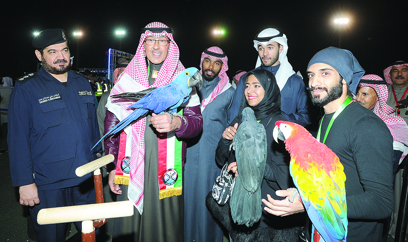 ... وفي معرض الببغاوات