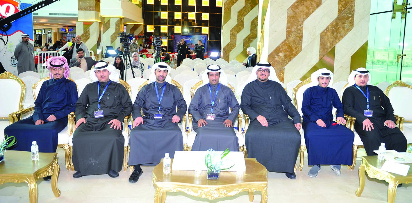 u0627u0644u0645u0637u064au0631u064a u0648u0627u0644u0634u0645u0631u064a u064au062au0648u0633u0637u0627u0646 u0627u0644u0642u0627u0626u0645u064au0646 u0639u0644u0649 u0627u0644u0645u0634u0631u0648u0639 u0628u062du0644u062au0647 u0627u0644u062cu062fu064au062fu0629      t   (u062au0635u0648u064au0631 u0633u0639u062f u0647u0646u062fu0627u0648u064a)