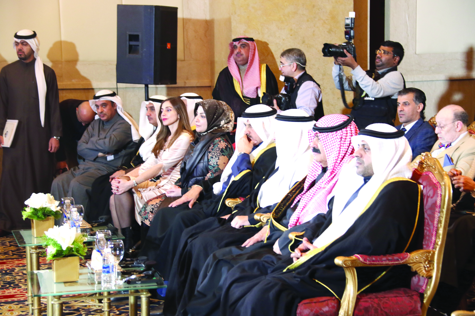  الجبري والجار الله وحضور يتابعون المؤتمر