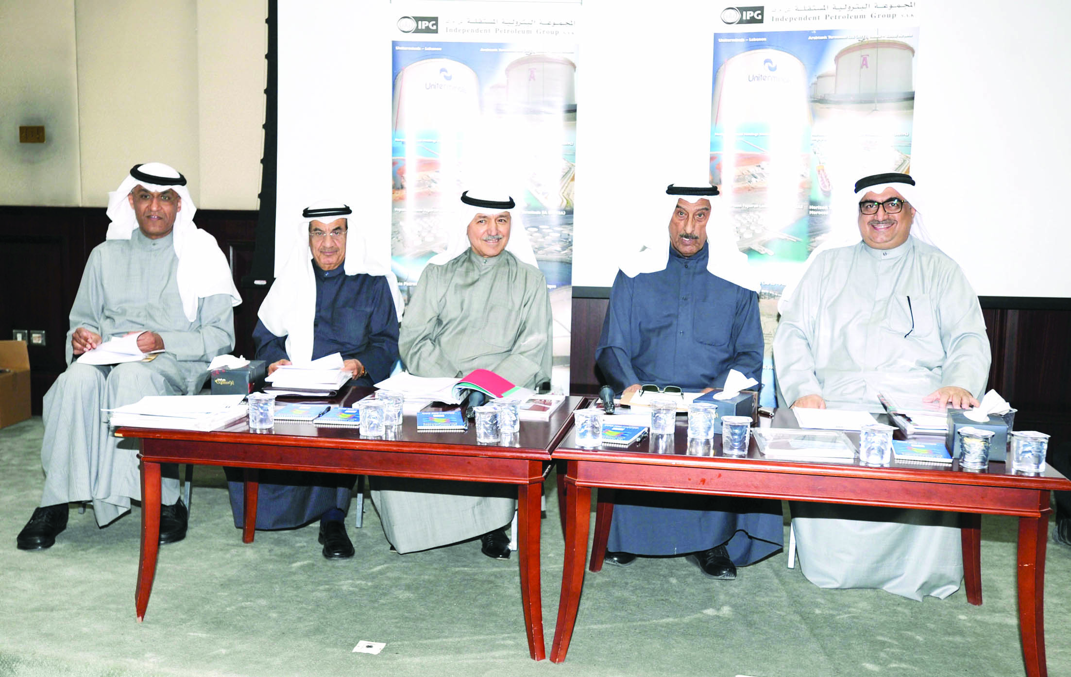 u0627u0644u062eu0644u0641 u0645u062au0631u0626u0633u0627u064b u0627u0644u0639u0645u0648u0645u064au0629 t(u062au0635u0648u064au0631 u0643u0631u0645 u0630u064au0627u0628)