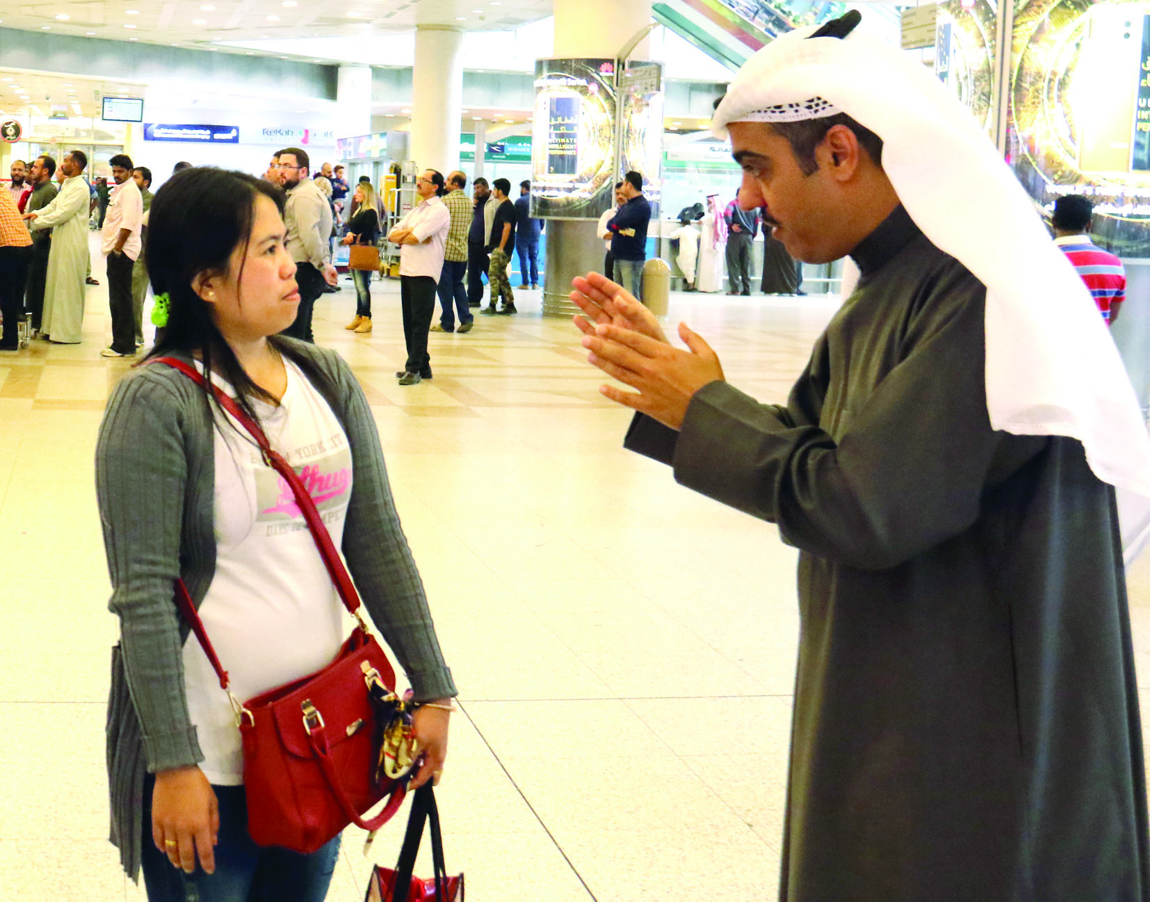 سيا متحدثة للزميل محمد صباح لدى وصولها الكويت أمس