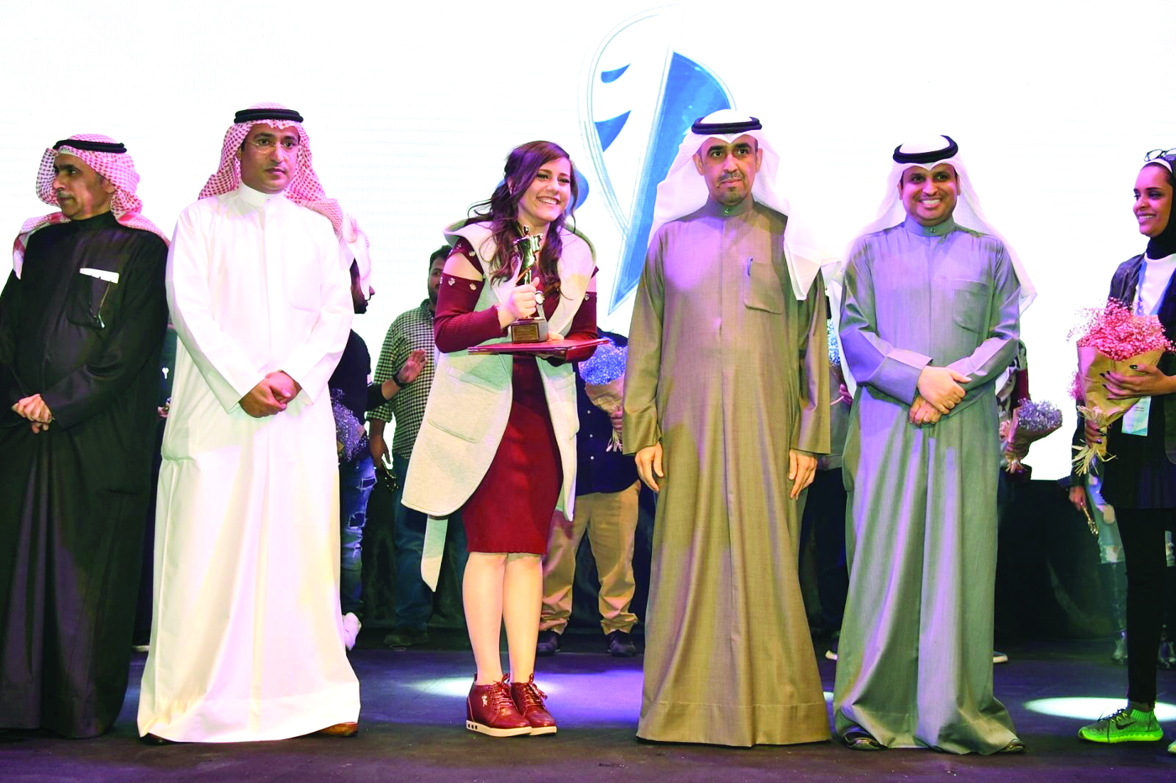 u0622u064au0629 u0627u0644u063au0645u0631u064a u062au062au0633u0644u0645 u062cu0627u0626u0632u0629 u0623u0641u0636u0644 u0645u0645u062bu0644u0629