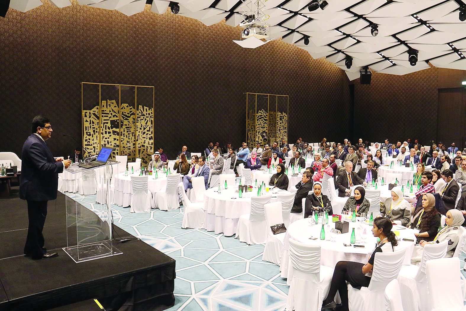 u062cu0627u0646u0628 u0645u0646 u0627u0644u0645u0624u062au0645u0631t (u062au0635u0648u064au0631 u0628u0633u0627u0645 u0632u064au062fu0627u0646)